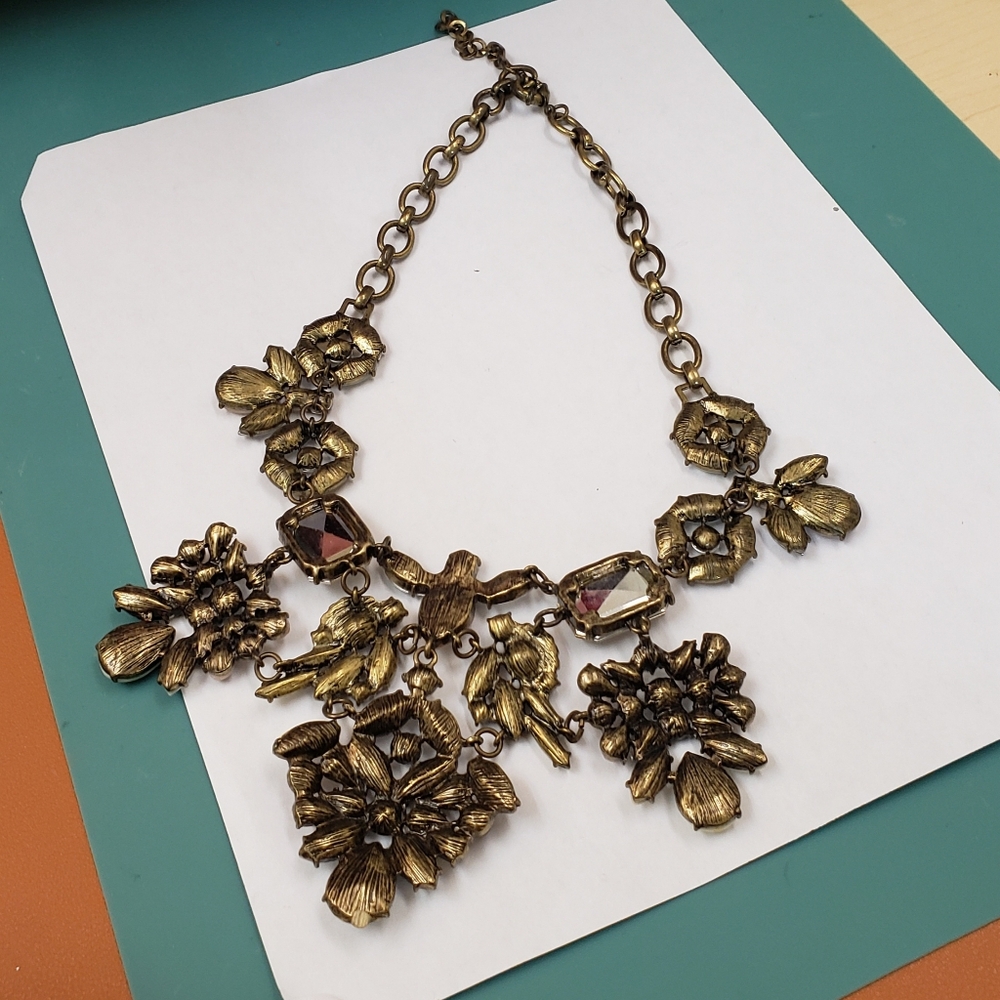Vintage, luxe glass crystal brass tone jeweled bib statement necklace - Picture 15 of 16